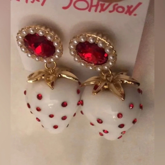 BETSEY JOHNSON White Enamel 3D Strawberries & Red Crystal Seeds Earrings NEW NWT - Picture 2 of 3